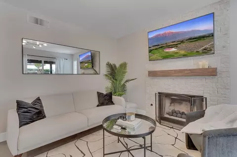 Living - 46352 Willow Ln, Indio, CA 92201 photo 6 of 12