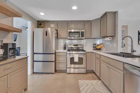 Kitchen - 46352 Willow Ln, Indio, CA 92201 photo 2 of 8