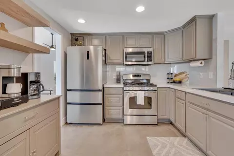 Kitchen - 46352 Willow Ln, Indio, CA 92201 photo 1 of 8