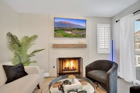 Living - 46352 Willow Ln, Indio, CA 92201 photo 9 of 12