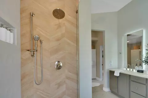 Bath - 46352 Willow Ln, Indio, CA 92201 photo 5 of 8