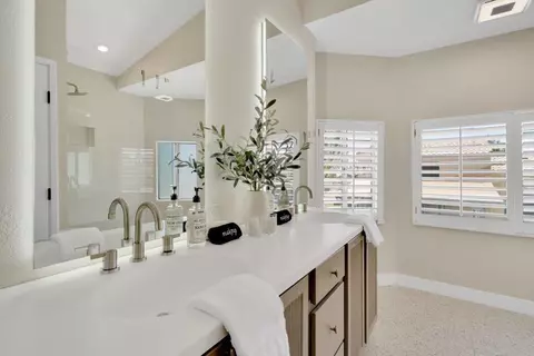 Bath - 46352 Willow Ln, Indio, CA 92201 photo 2 of 8