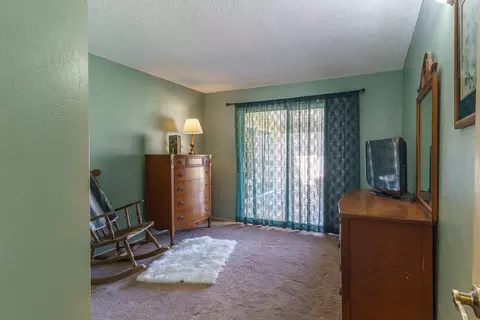 Bedroom - 7409 Dumosa Ave, Yucca Valley, CA 92284 photo 4 of 9