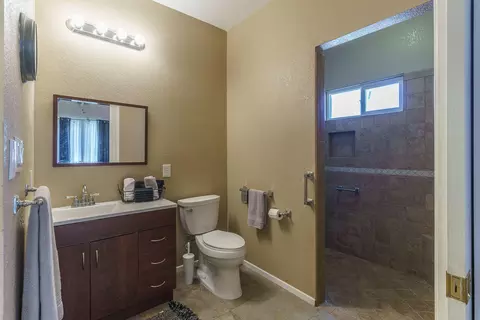 Bath - 7409 Dumosa Ave, Yucca Valley, CA 92284 photo 1 of 4
