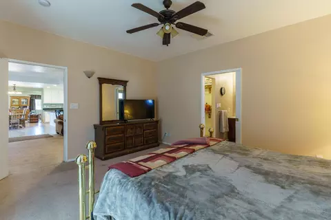 Bedroom - 7409 Dumosa Ave, Yucca Valley, CA 92284 photo 3 of 9