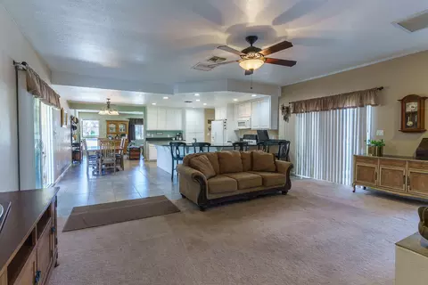 Living - 7409 Dumosa Ave, Yucca Valley, CA 92284 photo 3 of 4