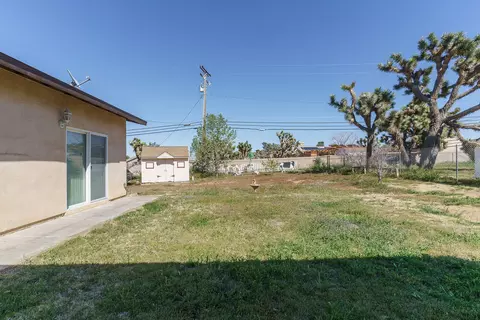 Exterior - 7409 Dumosa Ave, Yucca Valley, CA 92284 photo 3 of 5