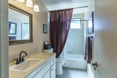 Bath - 7409 Dumosa Ave, Yucca Valley, CA 92284 photo 3 of 4