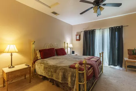 Bedroom - 7409 Dumosa Ave, Yucca Valley, CA 92284 photo 2 of 9