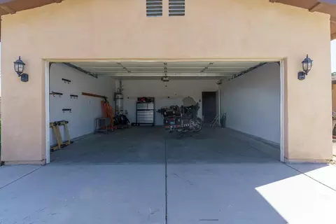 Exterior - 7409 Dumosa Ave, Yucca Valley, CA 92284 photo 4 of 5