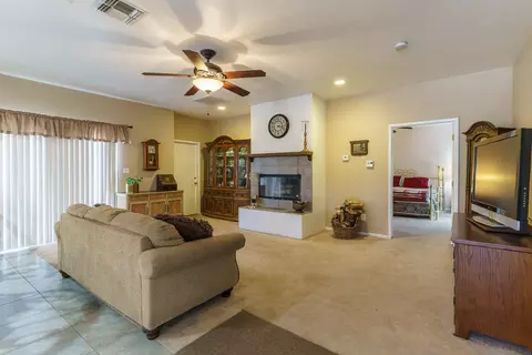 Living - 7409 Dumosa Ave, Yucca Valley, CA 92284 photo 4 of 4