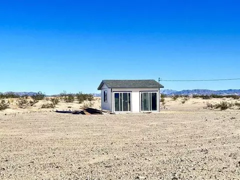 5450 Hollywood Ln E, Twentynine Palms, CA 92277
