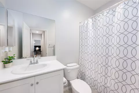 Bath - 44199 Beringer Dr, Indio, CA 92203 photo 3 of 4