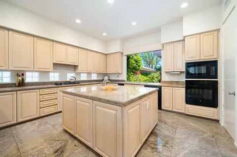 Kitchen - 281 Eagle Dance Cir, Palm Desert, CA 92211 photo 2 of 3