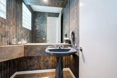 Bath - 281 Eagle Dance Cir, Palm Desert, CA 92211 photo 5 of 6