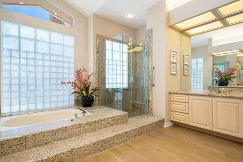 Bath - 281 Eagle Dance Cir, Palm Desert, CA 92211 photo 3 of 6