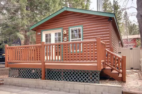 Exterior - 42657 Cedar Ave, Big Bear Lake, CA 92315 photo 4 of 8