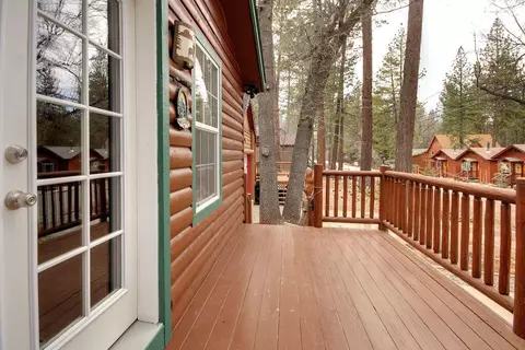 Exterior - 42657 Cedar Ave, Big Bear Lake, CA 92315 photo 6 of 8