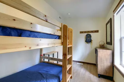 Bedroom - 42657 Cedar Ave, Big Bear Lake, CA 92315 photo 5 of 5