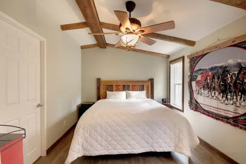 Bedroom - 42657 Cedar Ave, Big Bear Lake, CA 92315 photo 1 of 5