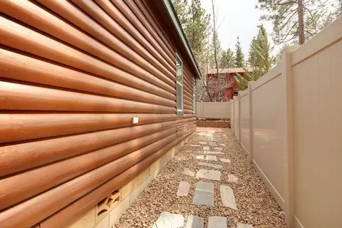 Exterior - 42657 Cedar Ave, Big Bear Lake, CA 92315 photo 7 of 8