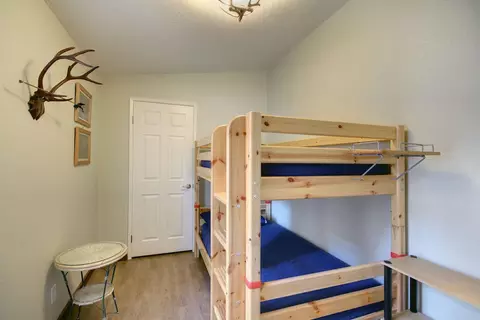 Bedroom - 42657 Cedar Ave, Big Bear Lake, CA 92315 photo 4 of 5