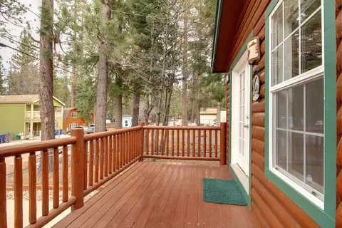 Exterior - 42657 Cedar Ave, Big Bear Lake, CA 92315 photo 5 of 8