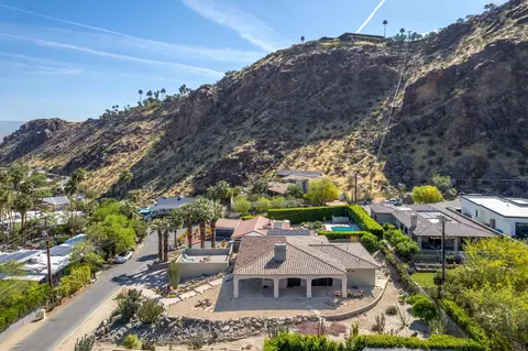 2800 Cholla Pl, Palm Springs, CA 92264