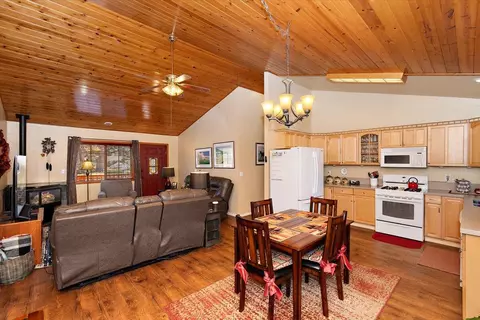 2135 State Ln, Big Bear City, CA 92314 photo 4