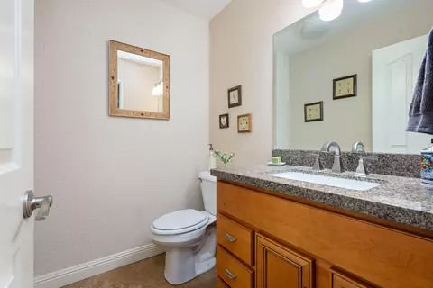 Bath - 58 Sutton Pl E, Palm Desert, CA 92211 photo 4 of 6