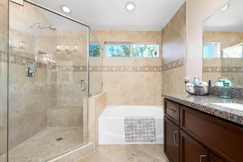 Bath - 58 Sutton Pl E, Palm Desert, CA 92211 photo 2 of 6