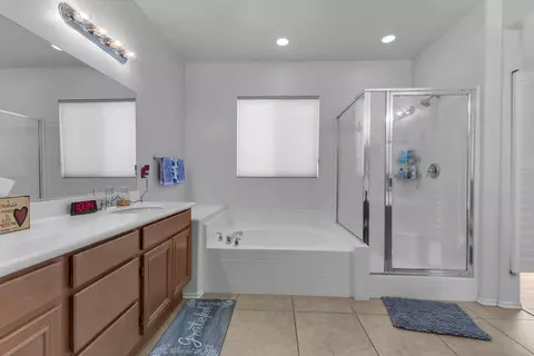 Bath - 82626 Mandrone Dr, Indio, CA 92203 photo 2 of 4