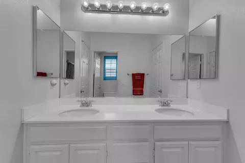 Bath - 82626 Mandrone Dr, Indio, CA 92203 photo 4 of 4