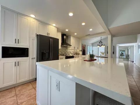 48600 Oakwood Way, Palm Desert, CA 92260