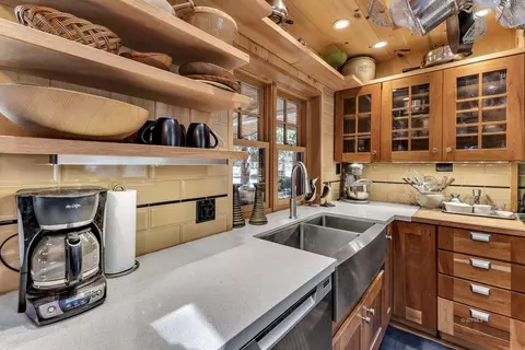 Kitchen - 54564 S Circle Dr, Idyllwild, CA 92549 photo 6 of 8