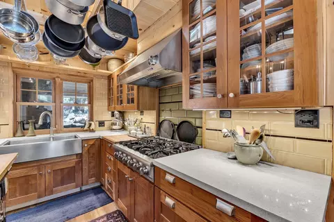 Kitchen - 54564 S Circle Dr, Idyllwild, CA 92549 photo 4 of 8