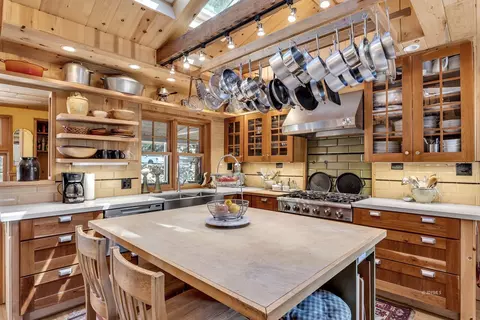 Kitchen - 54564 S Circle Dr, Idyllwild, CA 92549 photo 3 of 8