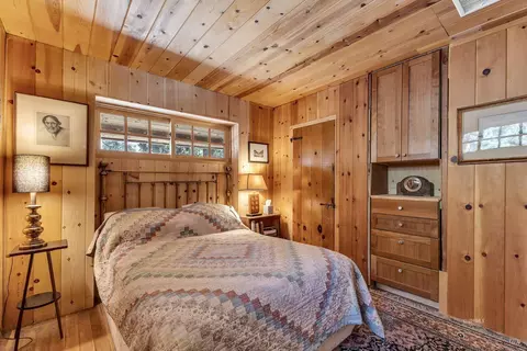 Bedroom - 54564 S Circle Dr, Idyllwild, CA 92549 photo 2 of 5