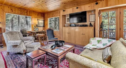Living - 54564 S Circle Dr, Idyllwild, CA 92549 photo 4 of 5