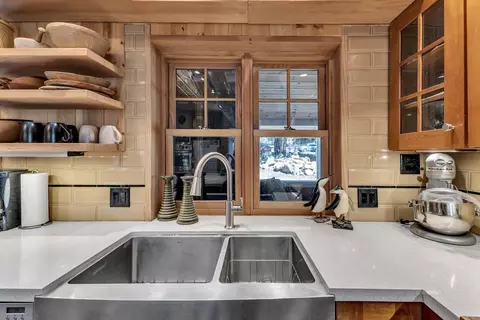 Kitchen - 54564 S Circle Dr, Idyllwild, CA 92549 photo 5 of 8