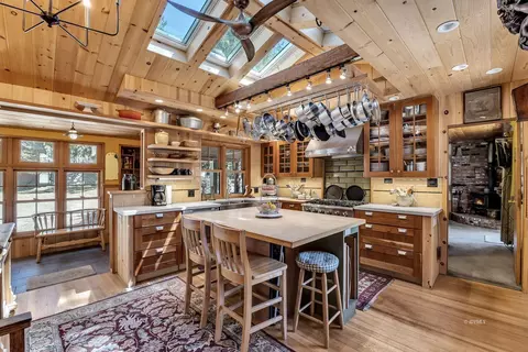 Kitchen - 54564 S Circle Dr, Idyllwild, CA 92549 photo 2 of 8