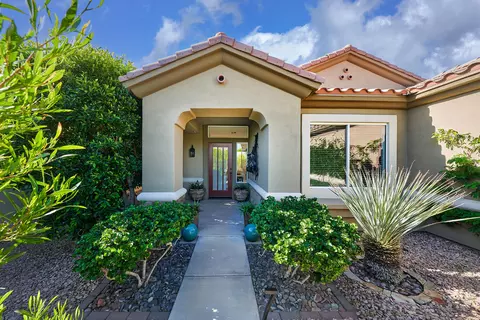 78255 Estancia Dr, Palm Desert, CA 92211