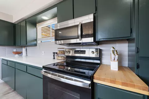 Kitchen - 56367 Scandia Ln, Yucca Valley, CA 92284 photo 5 of 5