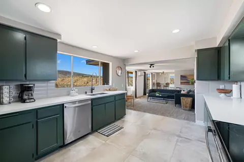 Kitchen - 56367 Scandia Ln, Yucca Valley, CA 92284 photo 4 of 5