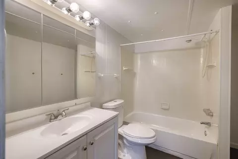 Bath - 132 Brawley Ave, Thermal, CA 92274 photo 1 of 1