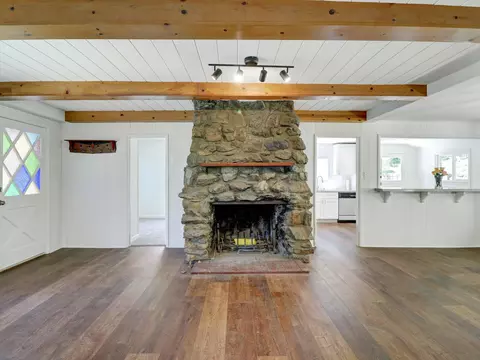 Living - 488 Hunt Ln, Crestline, CA 92325 photo 4 of 7