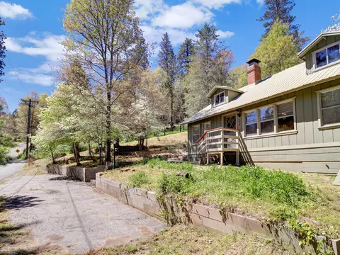 Exterior - 488 Hunt Ln, Crestline, CA 92325 photo 7 of 34