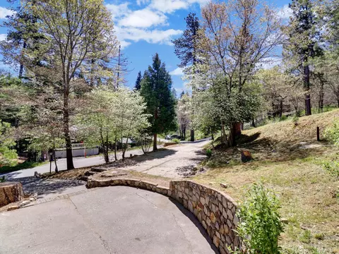 Exterior - 488 Hunt Ln, Crestline, CA 92325 photo 16 of 34