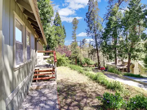 Exterior - 488 Hunt Ln, Crestline, CA 92325 photo 9 of 34