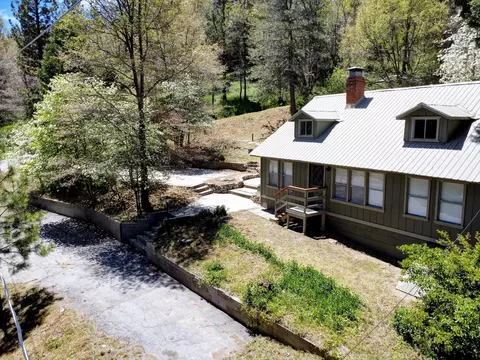 Exterior - 488 Hunt Ln, Crestline, CA 92325 photo 24 of 34